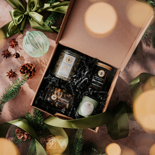 zestaw herbaciany - box prezentowy z zielona kokardka miodowa mydlarnia.WEBP