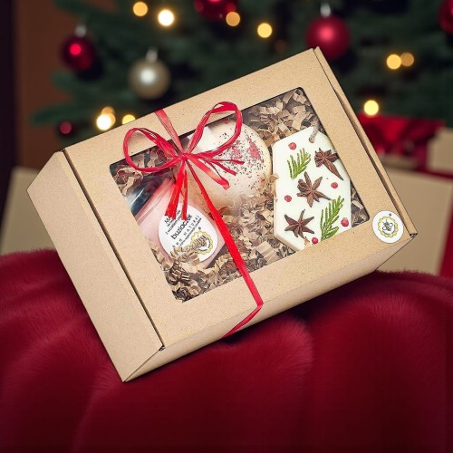 zestaw prezentowy - zestaw maslo, polkula truskawka, zawieszka dekoracyjna miodowa mydlarnia.JPG