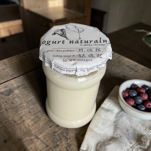 jogurt-naturalny-z-mleka-owczego-300ml-debowa-zagroda.jpeg