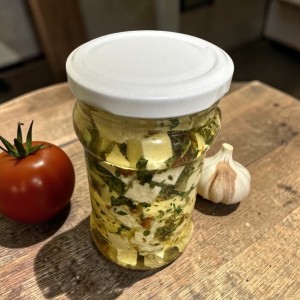 Koreczki serowe w oleju z Czosnkiem Niedźwiedzim i Suszonym Pomidorem