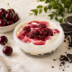 deser-jogurtowy-z-ciasteczkiem-oreo-i-wsadem-owocowym-wiśnia-dębowa-zagroda.png